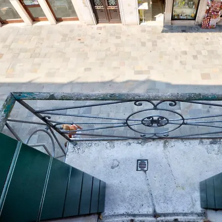 Balcony Cannaregio 4Pax, Wifi, Aircond شقة *